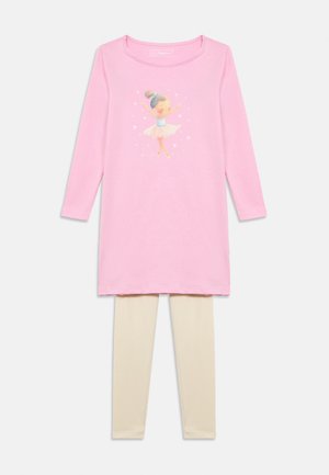 - Zestaw bielizny nocnej