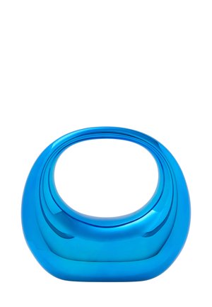 Blauwe glazen vaas met een afgeronde, gladde vorm en een brede opening; heeft een glanzend oppervlak en subtiele curves in het hele ontwerp.