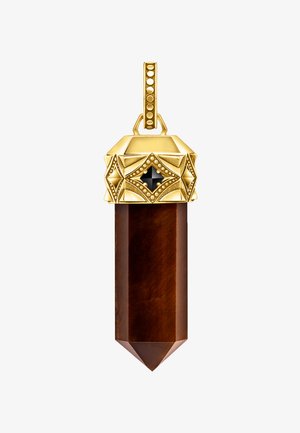 Goldener Anhänger mit einem facettierten braunen Stein, verziert mit geometrischen Mustern und runden Akzenten auf der Kappe, unten spitz zulaufend.