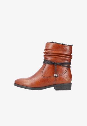 Braune Lederstiefelette mit gerafftem Schaft, schwarzem Kunstfellfutter, verstellbarem Schnürsenkel und kleinem Absatz. Merkmale sind Nähten und einem Logodetail.