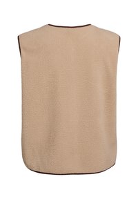 Beige fleece vest med en blød, struktureret overflade, der har rundede kanter og en brun kant langs halsudskæring og søm. Ingen lukninger synlige.