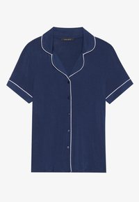 Mörkblå kortärmad skjorta med krage, vit piping längs kanterna och knäppning i fronten. Slätt tyg och avslappnad passform.