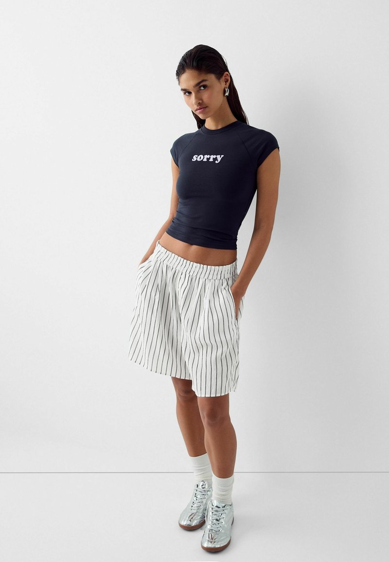 Bershka Shorts wit