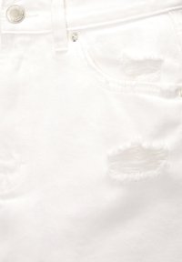 PULL&BEAR Denimové šortky - white