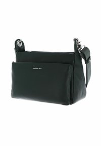 Sac bandoulière en cuir vert foncé avec une finition texturée, doté d'un logo argenté, d'une sangle amovible et de compartiments zippés.