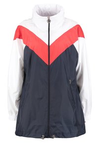 Veste coupe-vent à fermeture éclair intégrale, col montant, manches blanches, corps bleu marine et bande chevron rouge sur la poitrine et les épaules.