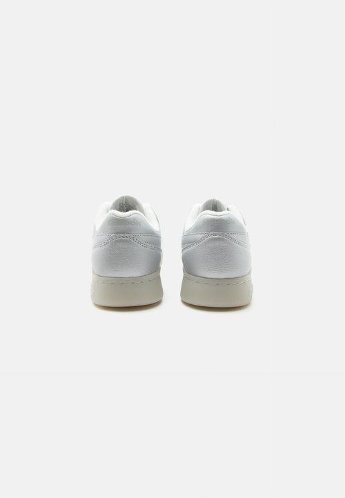 Reebok Workout Plus 'Silver Metallic Chalk Vintage Chalk' — foto 3