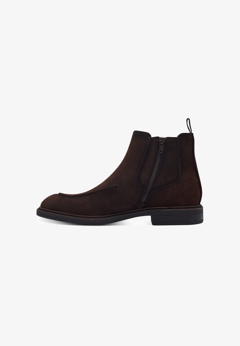 Bottines en daim marron avec fermetures éclair latérales, bout rond et petit talon empilé. Présentent une couture contrastante et une languette à l'arrière.