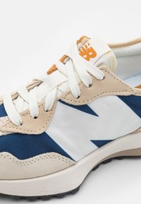New Balance MS327 UNISEX - Joggesko - beige
