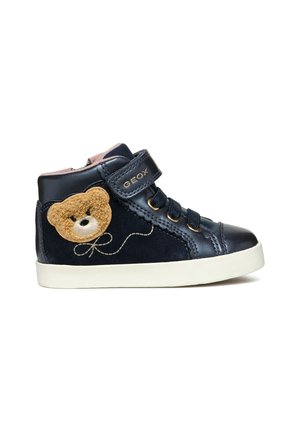 Baskets montantes bleu foncé en cuir texturé et finition en daim, ornées d'une broderie ours en peluche et d'une semelle en caoutchouc blanc.