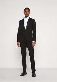 Lindbergh - STRETCH TUXEDOSUIT - Completo - black Immagine in miniatura 1