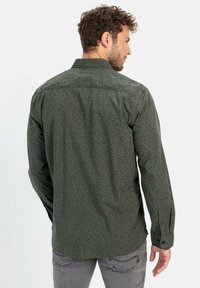 camel active MIT ALLOVER - Skjorter - leaf green