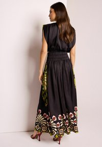 Next BRIGHT FLORAL - Maxisukňa - orange black