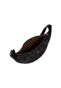 Bolso de mano negro con lentejuelas y una forma suave y curvada. Cuenta con cierre de cremallera y forro interior de estampado de leopardo. Incluye correa ajustable.