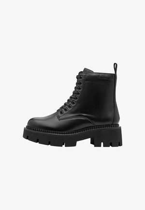 Tamaris, STIEFELETTE - Členkové šnurovacie čižmy - black