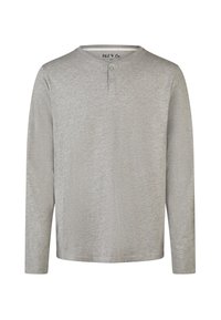 Lichtgrijze lange mouwen Henley-shirt met een ronde halslijn en twee knopen op de sluiting, weergegeven op een witte achtergrond.