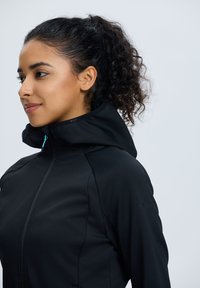 Icepeak Chaqueta softshell - schwarz