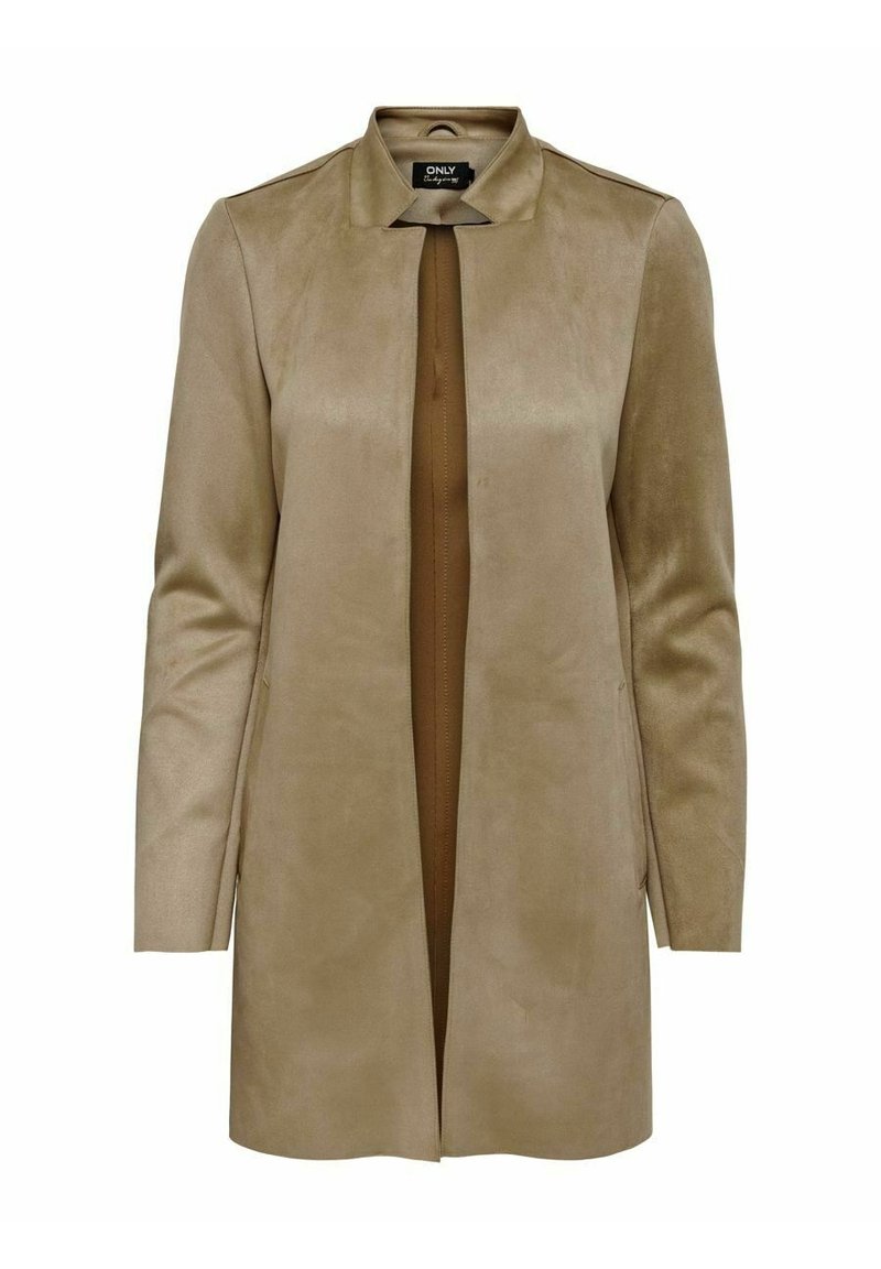 Ljusbrun suedekappa med liten krage, öppen front, långa ärmar och sidfickor, visad mot vit bakgrund.