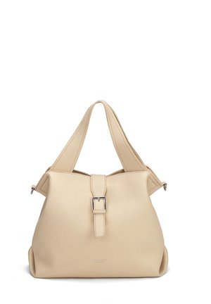 Sac à main en cuir beige avec des poignées larges, une sangle avant à boucle, et une forme douce légèrement arrondie.