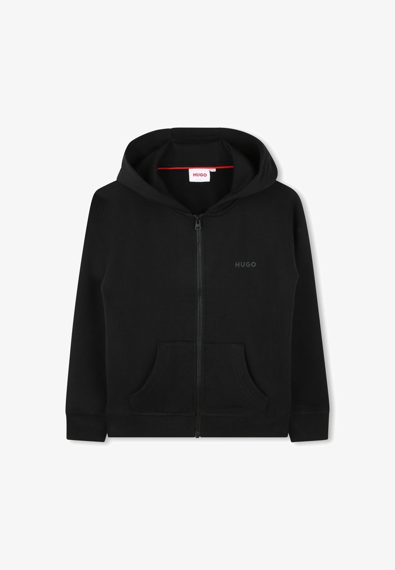 Sweat à capuche noir zippé en tissu doux, avec une poche frontale, des poignets côtelés, une capuche doublée et un logo discret sur la poitrine.