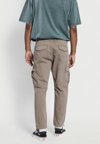 Redefined Rebel RRPLJOLAN - Pantalones cargo - walnut