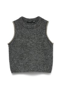 Sivi pulover bez rukava, izrađen od teksturiranog rebrastog pletiva, ukrašen ukrasnim perlama duž otvorâ za ruke i s okruglim izrezom na vratu.