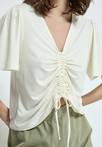 Desires DRAWSTRING  - T-shirt imprimé - gardenia