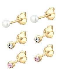 Goldfarbene Ohrstecker mit drei Paaren: eines mit einer weißen Perle, zwei mit klaren und rosa Steinen, alle in einem eleganten Design.