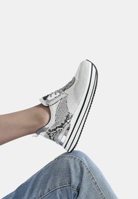 Queen Helena Sneakers basse - grigio