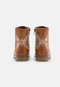 Friboo LEATHER - Botins de atacadores - tan
