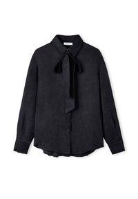 Schwarze Bluse mit langen Ärmeln aus weichem Stoff, mit einer gebundenen Schleife am Kragen, Knopfverschluss vorne und einem leicht abgerundeten Saum.