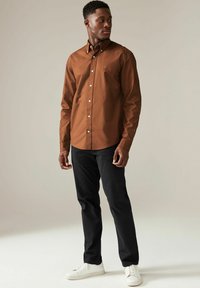 Next LONG SLEEVE OXFORD REGULAR FIT - Hemd - tan brown