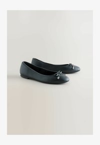 Valitud, navy