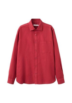 Chemise rouge à manches longues en tissu de lin. Dotée d'un col pointu, d'une fermeture à boutons sur le devant et d'une poche poitrine unique. Texture lisse, coupe ample.