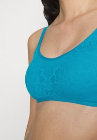 Triumph FIT SMART  - Soutien de elevação - bright blue