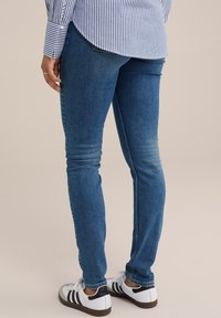 WE Fashion BLUE RIDGE - Oprijete (skinny) kavbojke - blue