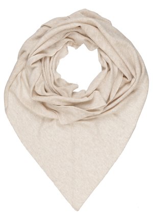 Weicher beiger dreieckiger Schal, gefaltet und locker in einer kreisförmigen Form mit sichtbarer Stoffstruktur auf weißem Hintergrund angeordnet.
