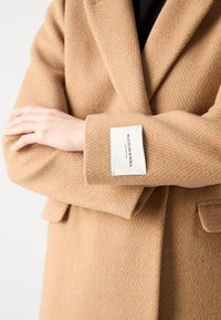 Scotch & Soda SINGLE BREASTED HERRINGBONE COAT - Klassisk kåpe / frakk - tabacco melange