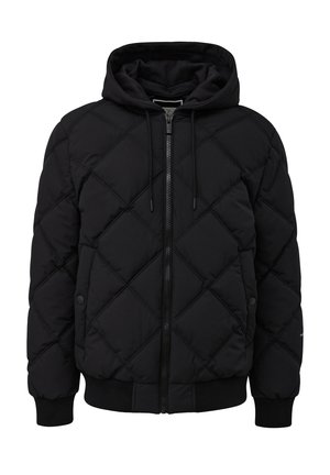 Schwarze, gesteppte Daunenjacke mit Kapuze, ausgestattet mit einem Reißverschluss vorne, geripptem Saum und Bündchen sowie seitlichen Druckknopftaschen. Mattes Finish mit Rauten-Muster.