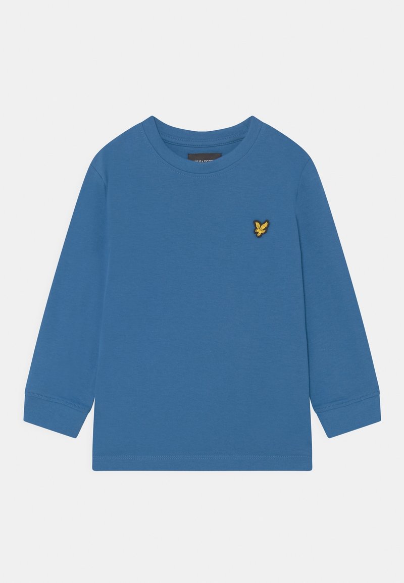 Blauwe katoenen t-shirt met lange mouwen, voorzien van een ronde halslijn en een klein geel vlinderembleem op de linkerkant van de borst.