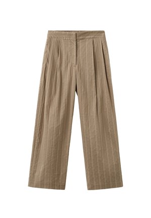 Pantalon beige à jambes larges avec fines rayures verticales, plis plats à l'avant et une ceinture avec fermeture avant dissimulée.