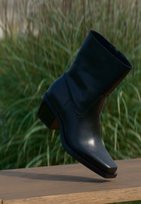 LEATHER - Kovboju/motociklistu tipa puszābaki - black