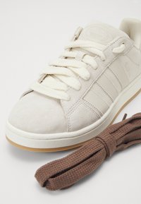 adidas Originals CAMPUS 00S UNISEX - Sapatilhas - alumina/off white/gum