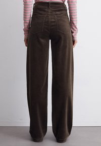 Marc O'Polo DENIM TOMMA ciemnobrązowy