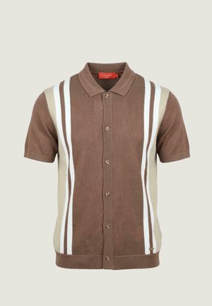 Polo marrone a maniche corte in maglia con bottoni sul davanti e strisce verticali bianche e beige sui lati.