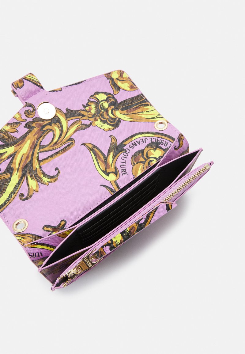 Damen Handtaschen | Versace Jeans Couture BAROQUE CHAIN WALLET Umhängetasche lilac/flieder - JY40285 Damen Handtaschen | Versace Jeans Couture BAROQUE CHAIN WALLET Umhängetasche lilac/flieder - JY40285