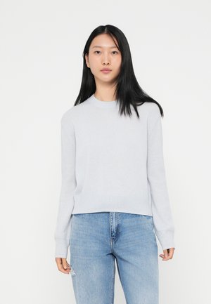 - Sweter
