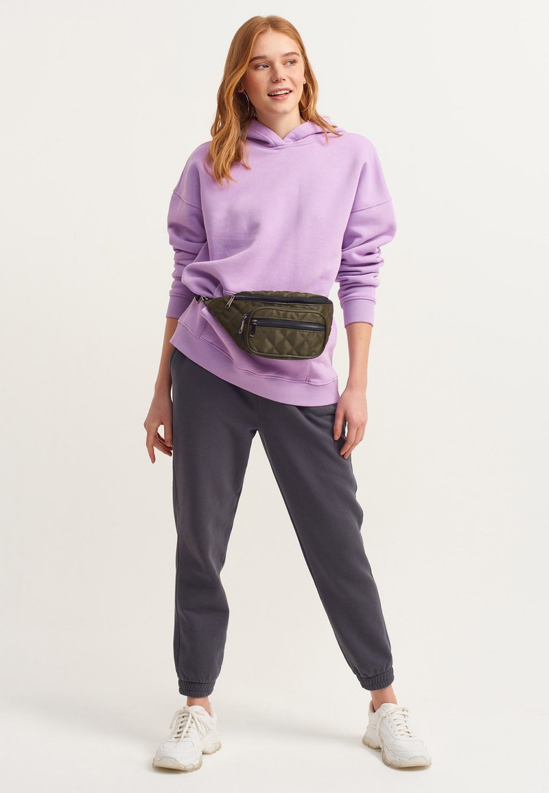 Damen Sweatshirts | OXXO MIT BESONDERS WEICHEM TRAGEKOMFORT Kapuzenpullover deep lilac/lila - EH34351 Damen Sweatshirts | OXXO MIT BESONDERS WEICHEM TRAGEKOMFORT Kapuzenpullover deep lilac/lila - EH34351