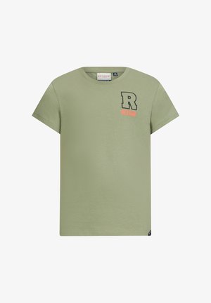 T-shirt in cotone verde con collo rotondo, maniche corte e un logo "R" nero accentuato in arancione sul lato sinistro del petto. Texture liscia.