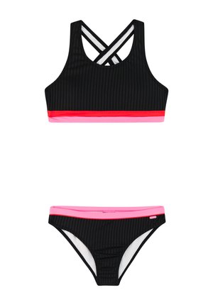 Zwart geribd tweedelig badpak met roze en rode biezen, bestaande uit een sportief topje met gekruiste rug en bijpassende bikinibroekjes.